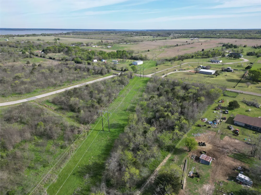 8001 Big Water Lane Kemp, TX 75143