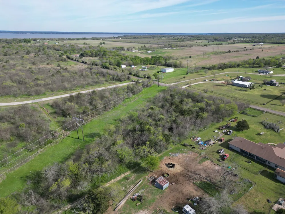 8001 Big Water Lane Kemp, TX 75143