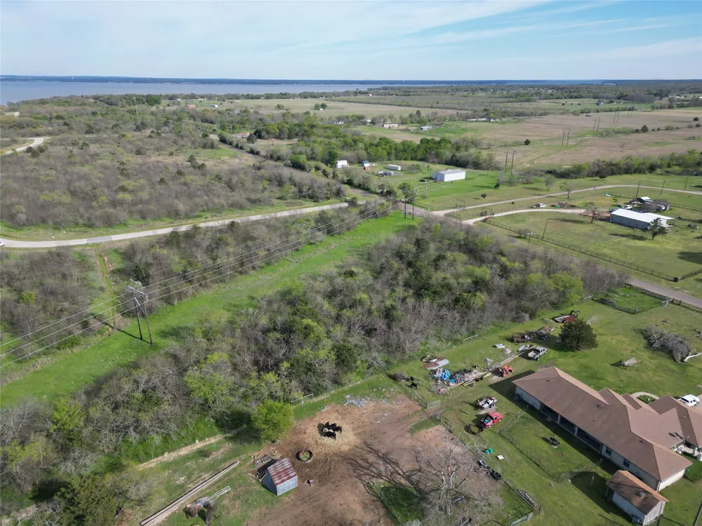 8001 Big Water Lane Kemp, TX 75143