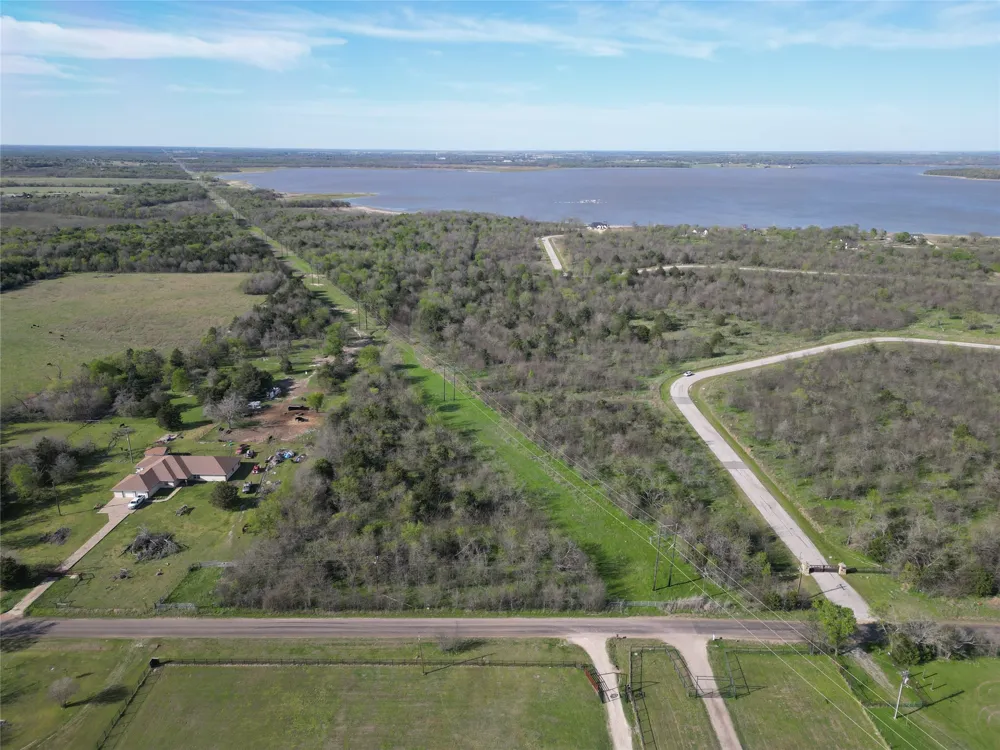 8001 Big Water Lane Kemp, TX 75143