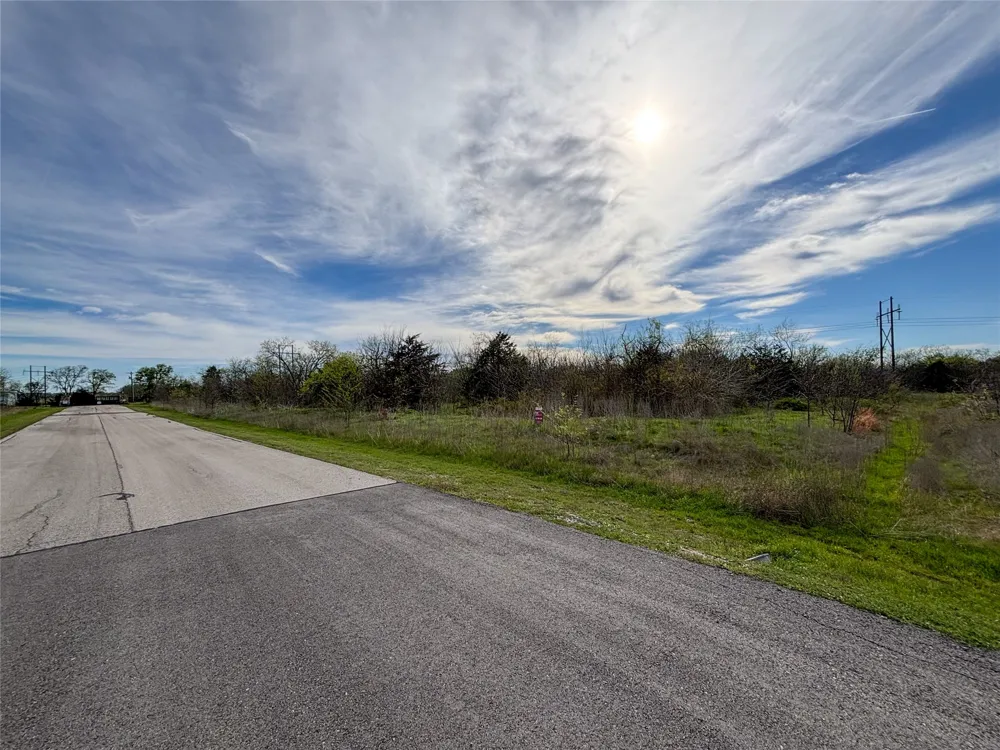 8001 Big Water Lane Kemp, TX 75143