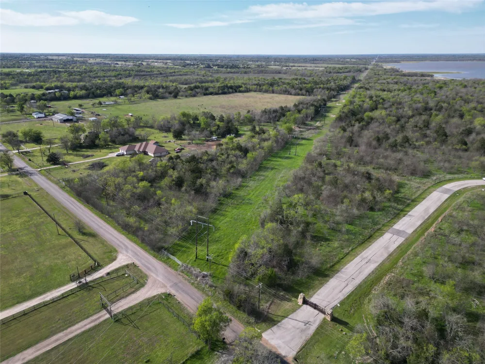 8001 Big Water Lane Kemp, TX 75143