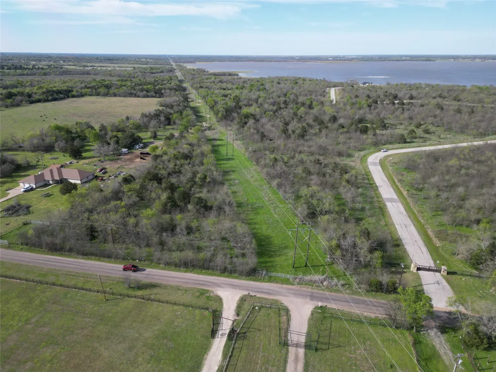 8001 Big Water Lane Kemp, TX 75143
