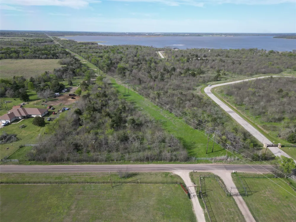 8001 Big Water Lane Kemp, TX 75143
