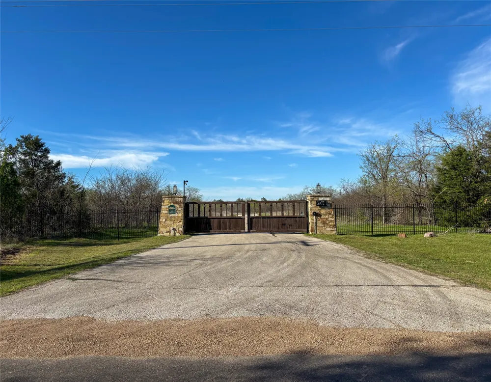 8001 Big Water Lane Kemp, TX 75143