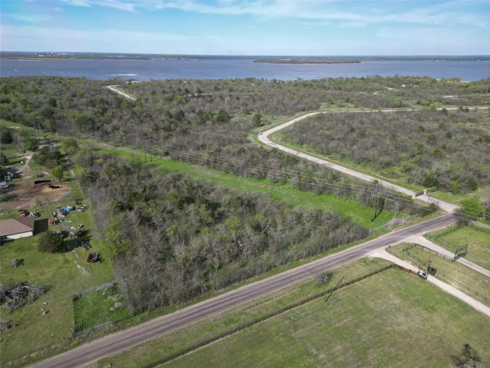 8001 Big Water Lane Kemp, TX 75143