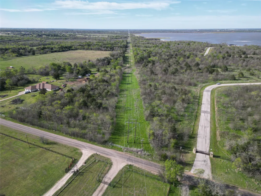 8001 Big Water Lane Kemp, TX 75143