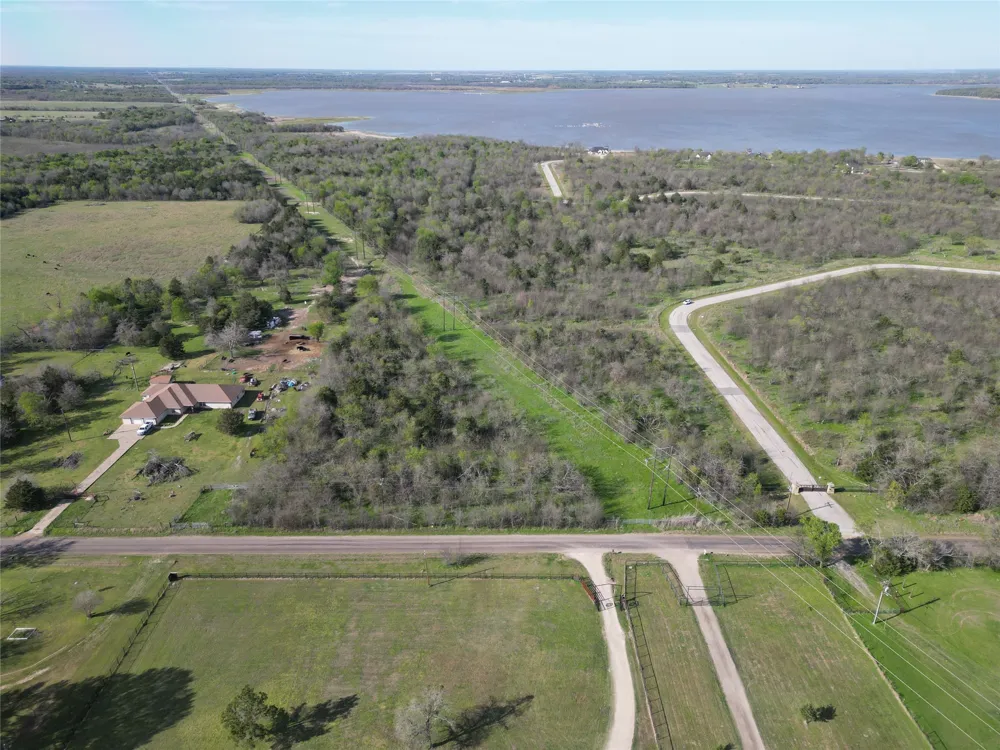 8001 Big Water Lane Kemp, TX 75143
