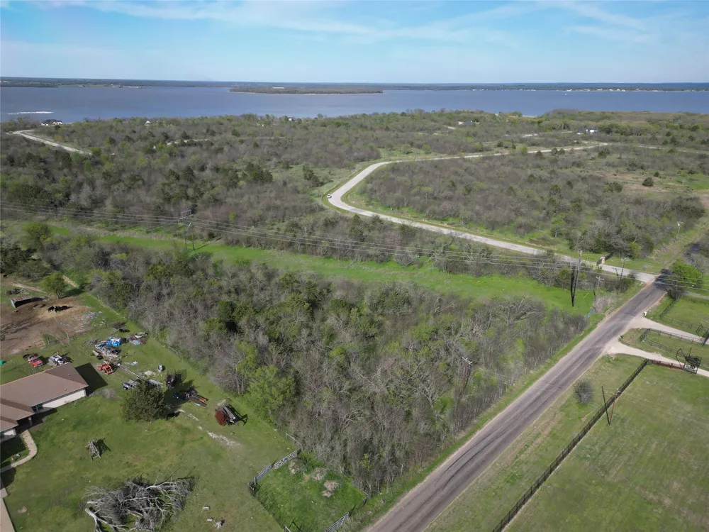 8001 Big Water Lane Kemp, TX 75143