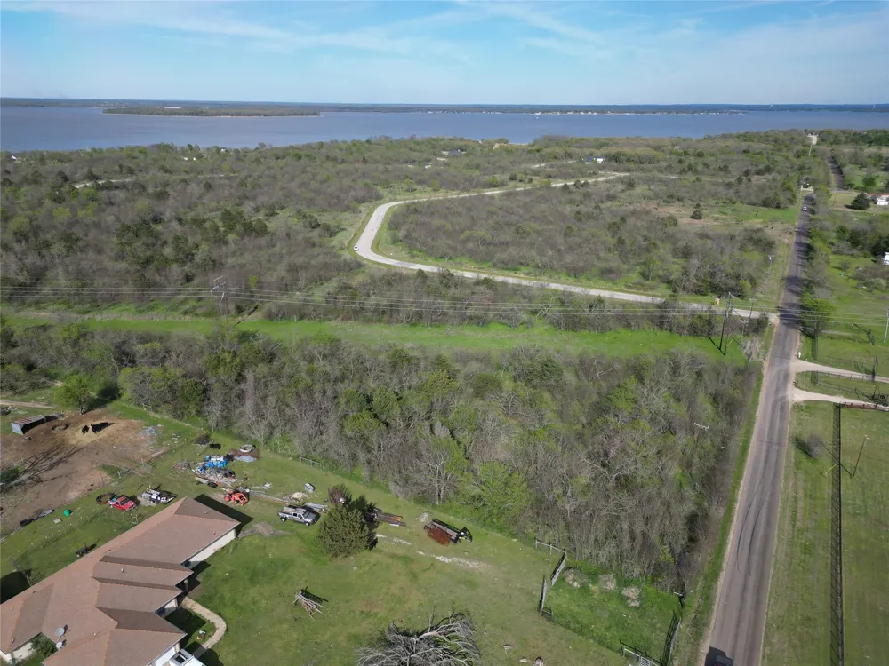 8001 Big Water Lane Kemp, TX 75143