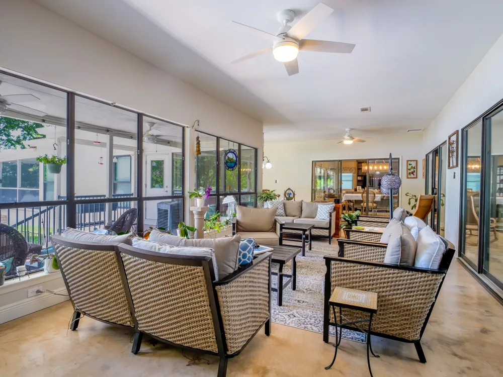 313 Meadowlakes Drive Meadowlakes, TX 78654
