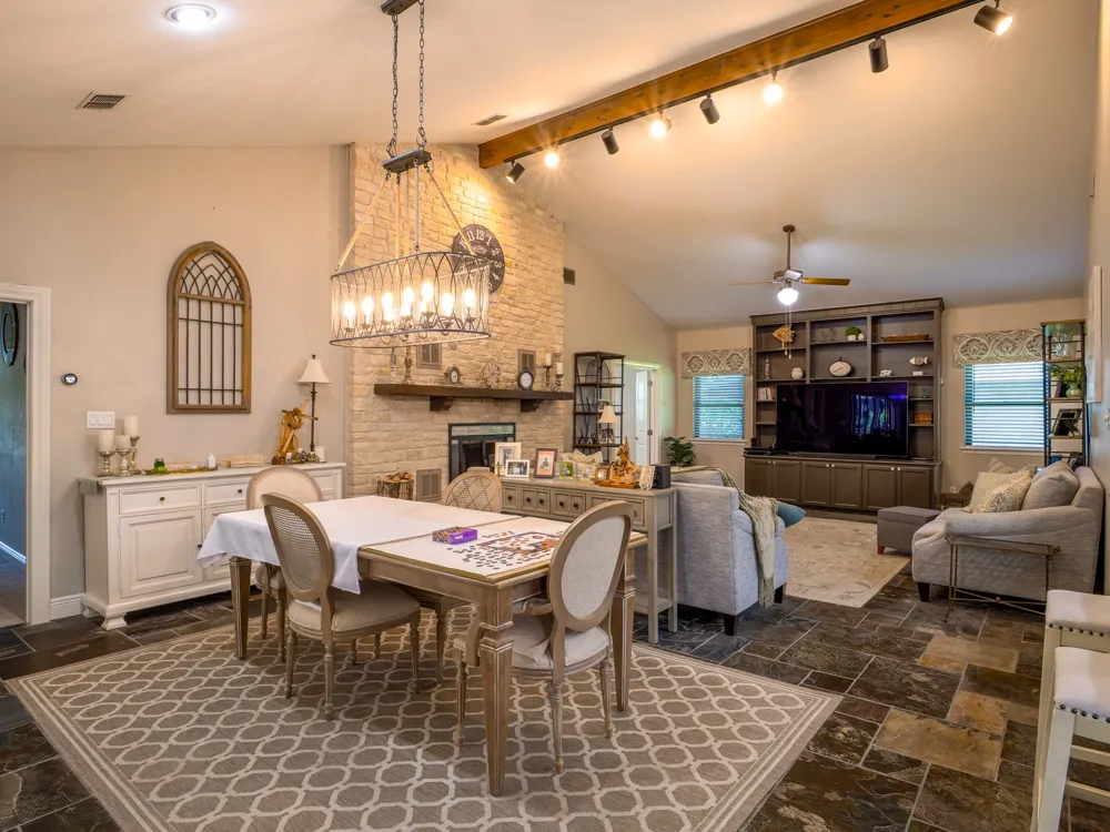313 Meadowlakes Drive Meadowlakes, TX 78654