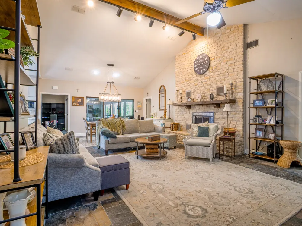313 Meadowlakes Drive Meadowlakes, TX 78654