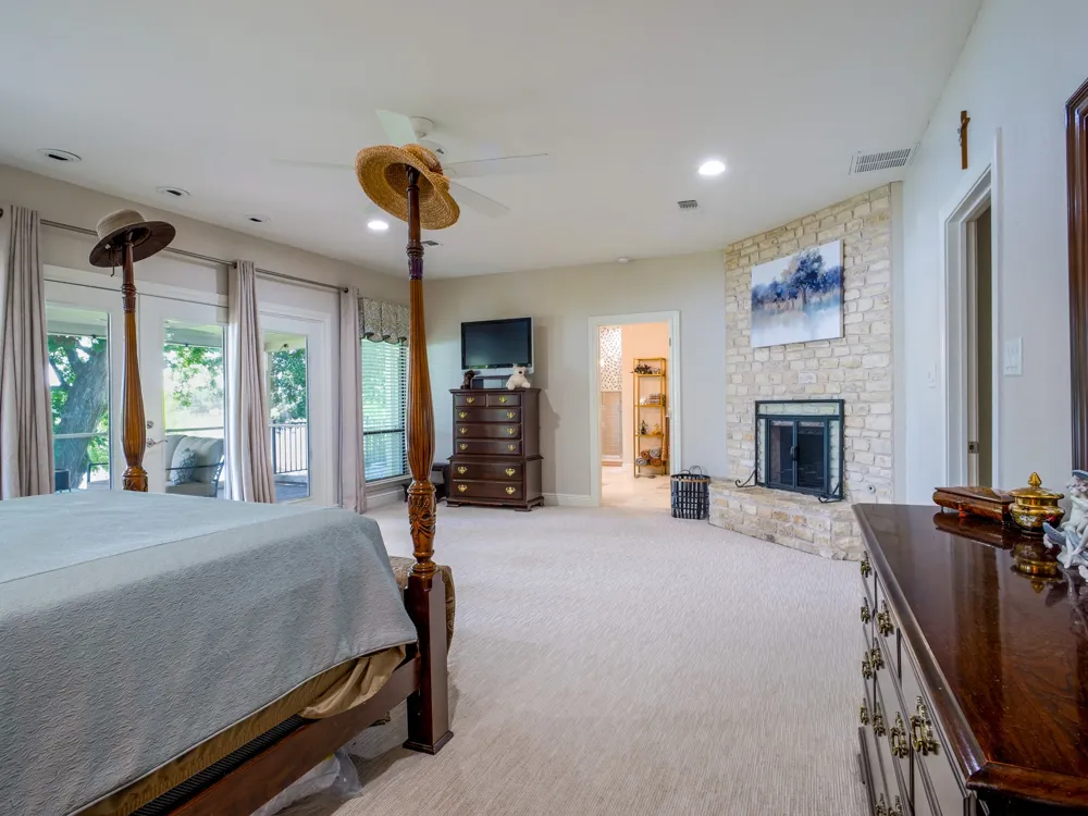 313 Meadowlakes Drive Meadowlakes, TX 78654