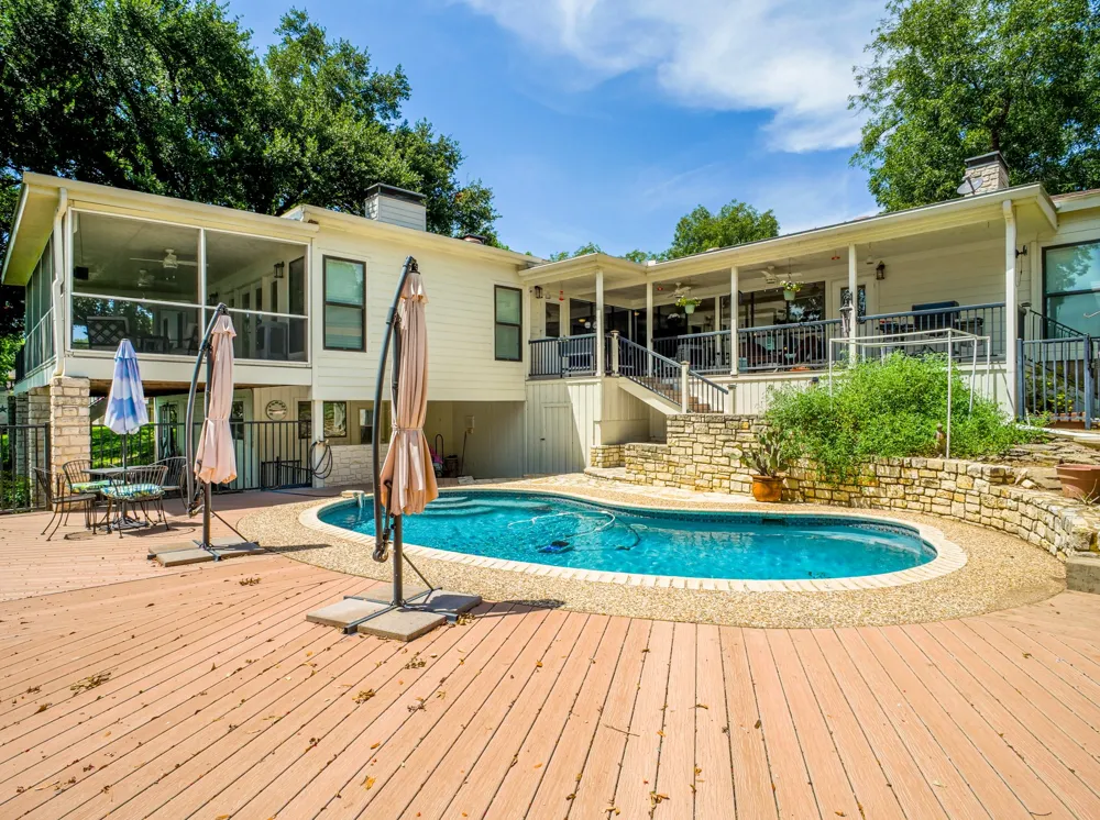 313 Meadowlakes Drive Meadowlakes, TX 78654