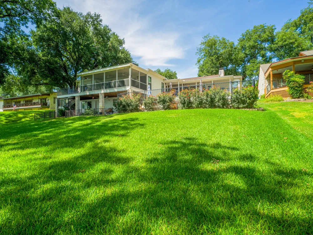 313 Meadowlakes Drive Meadowlakes, TX 78654