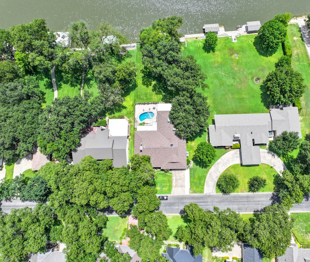 313 Meadowlakes Drive Meadowlakes, TX 78654