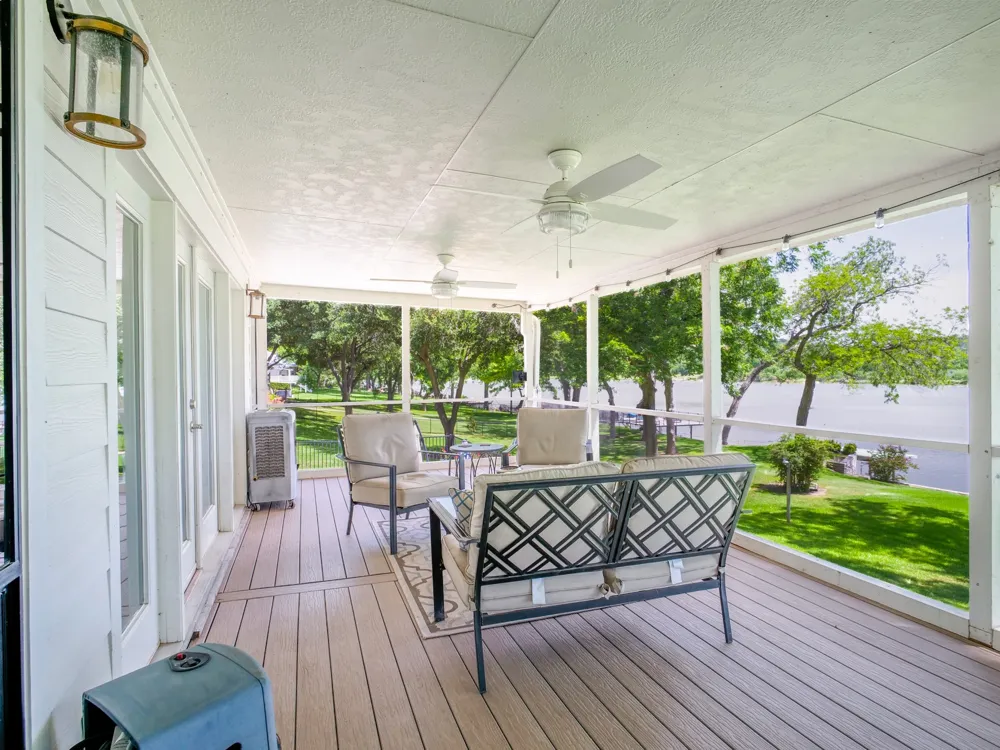313 Meadowlakes Drive Meadowlakes, TX 78654