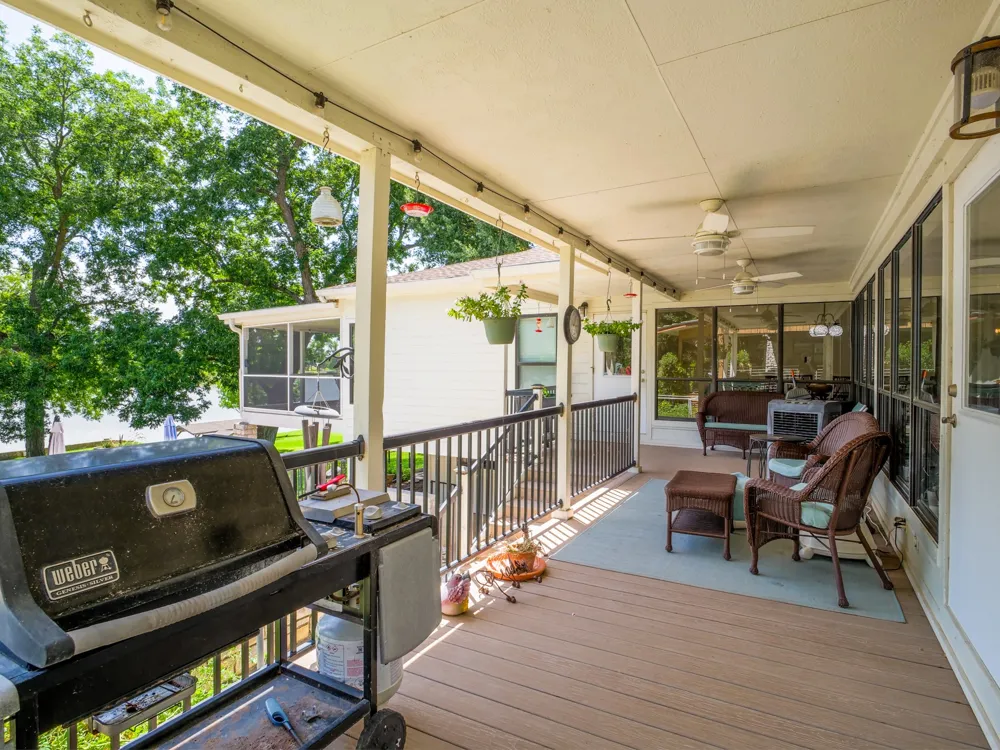 313 Meadowlakes Drive Meadowlakes, TX 78654