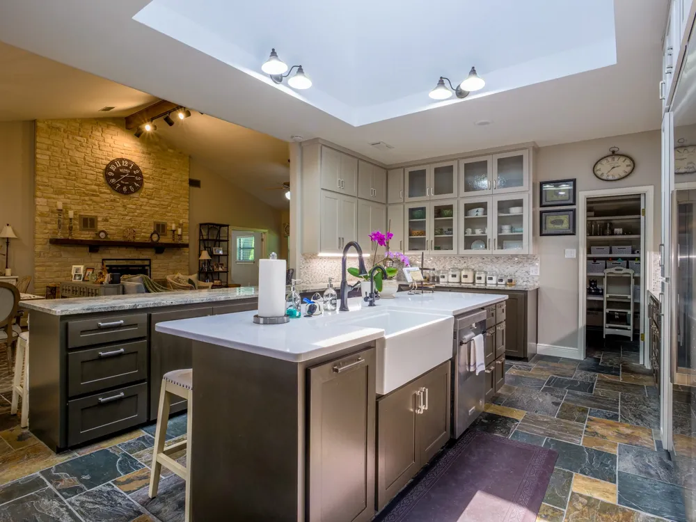 313 Meadowlakes Drive Meadowlakes, TX 78654