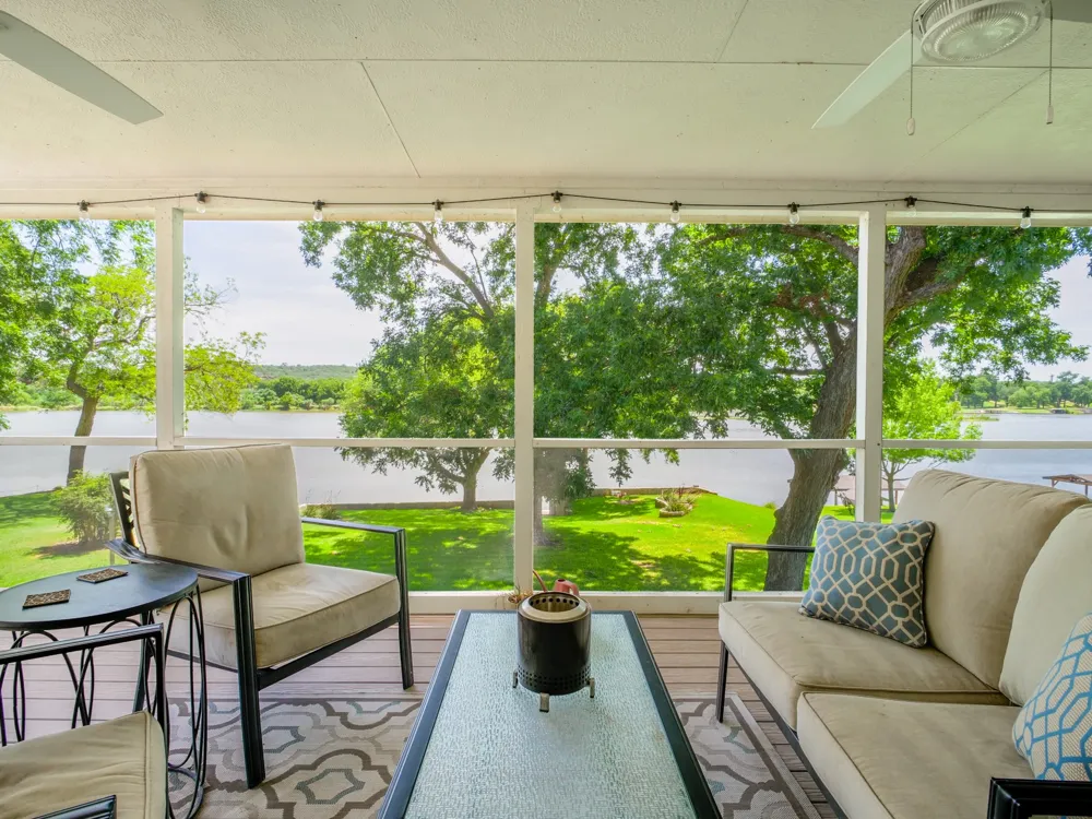 313 Meadowlakes Drive Meadowlakes, TX 78654