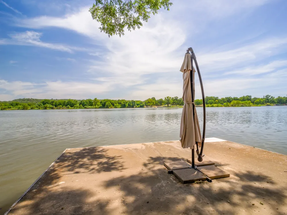 313 Meadowlakes Drive Meadowlakes, TX 78654