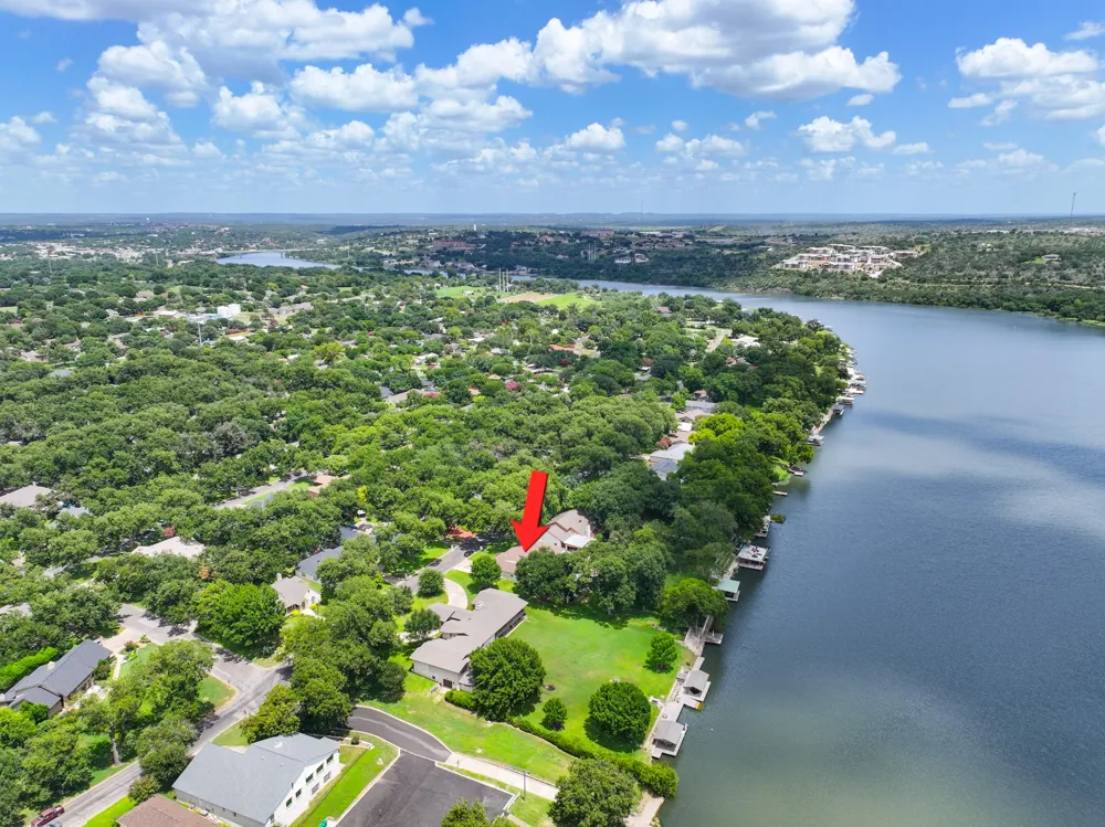 313 Meadowlakes Drive Meadowlakes, TX 78654