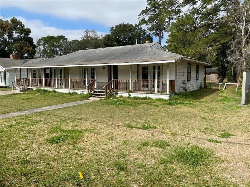 106 E Derenne Avenue Savannah, GA 31405