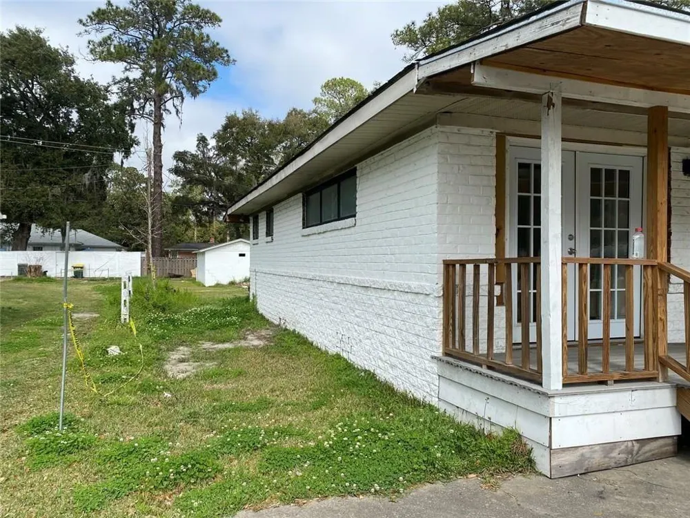106 E Derenne Avenue Savannah, GA 31405