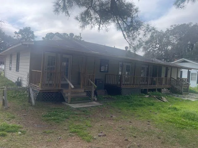 106 E Derenne Avenue Savannah, GA 31405