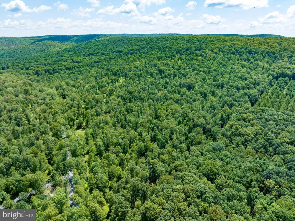 DECKER VALLEY ROAD Spring Mills, PA 16875