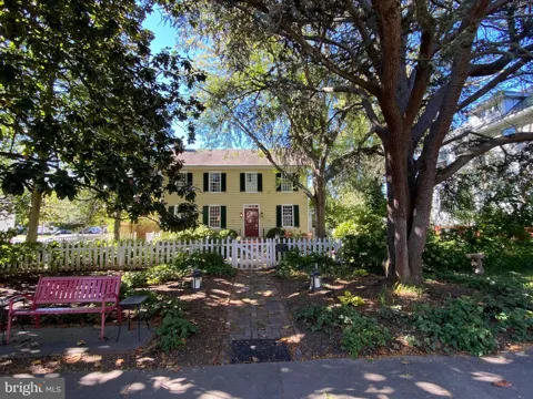 106 QUEEN STREET S