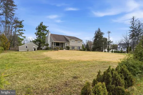 898 CRESTLINE DRIVE