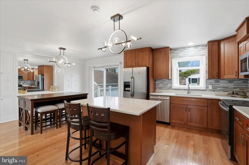898 CRESTLINE DRIVE Blue Bell, PA 19422