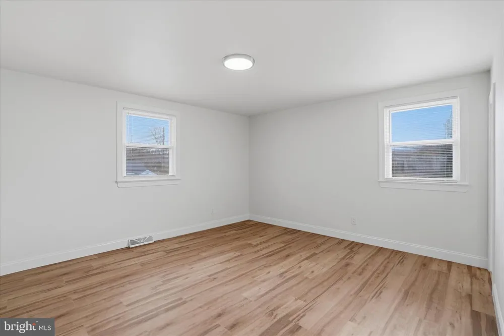898 CRESTLINE DRIVE Blue Bell, PA 19422