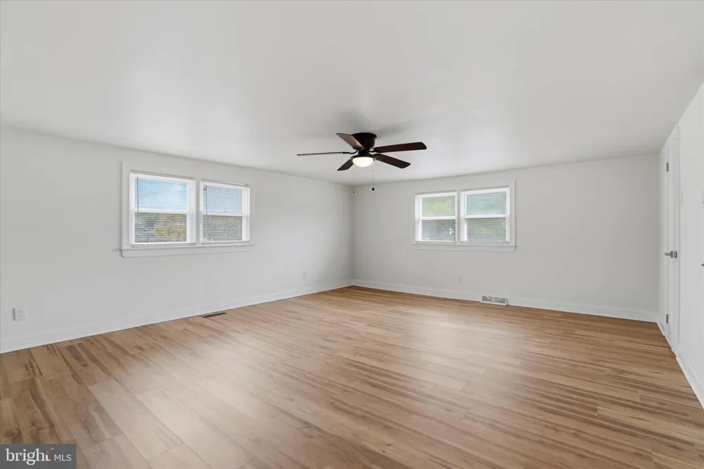 898 CRESTLINE DRIVE Blue Bell, PA 19422