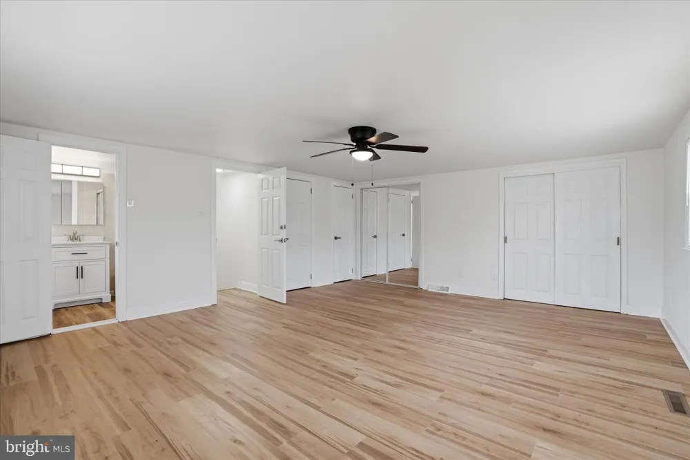 898 CRESTLINE DRIVE Blue Bell, PA 19422