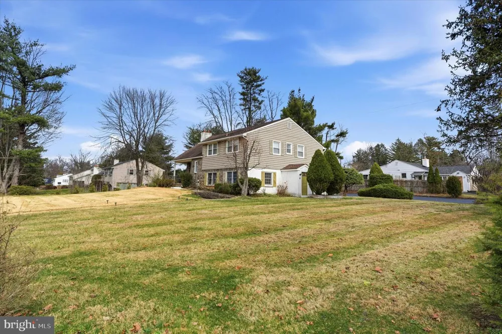 898 CRESTLINE DRIVE Blue Bell, PA 19422