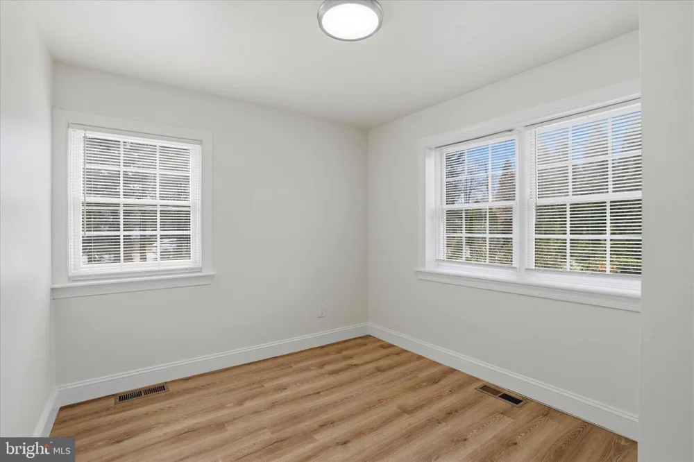 898 CRESTLINE DRIVE Blue Bell, PA 19422