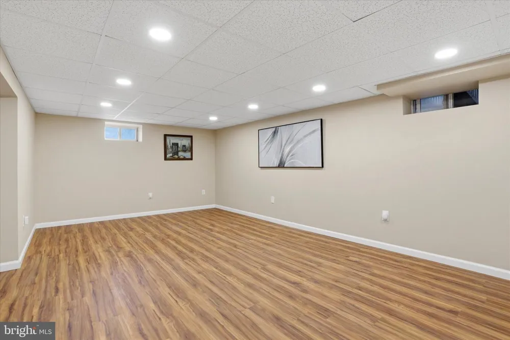 898 CRESTLINE DRIVE Blue Bell, PA 19422