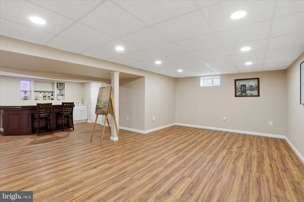 898 CRESTLINE DRIVE Blue Bell, PA 19422