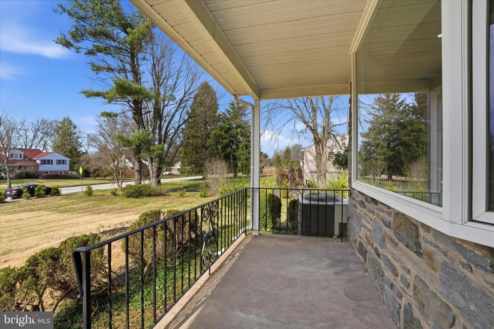898 CRESTLINE DRIVE Blue Bell, PA 19422