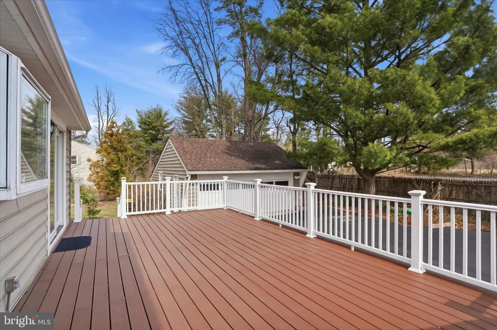 898 CRESTLINE DRIVE Blue Bell, PA 19422