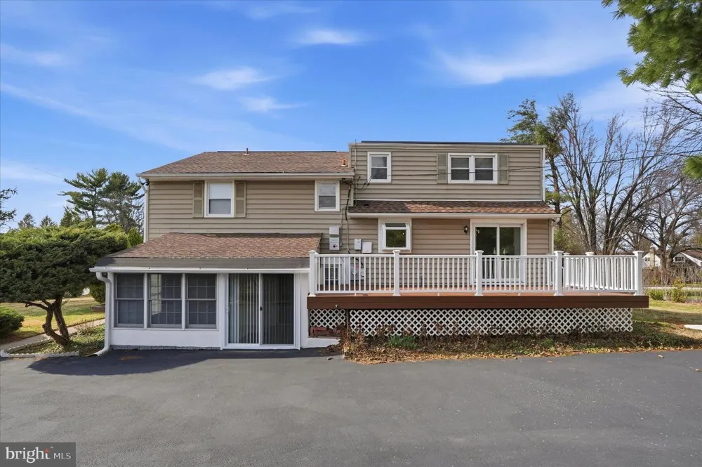 898 CRESTLINE DRIVE Blue Bell, PA 19422