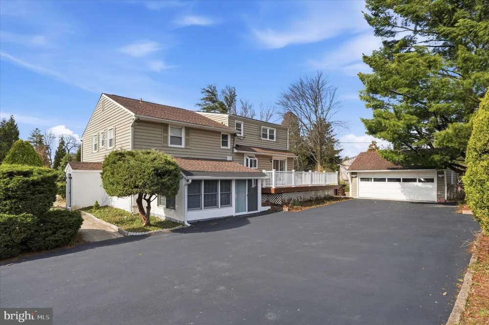 898 CRESTLINE DRIVE Blue Bell, PA 19422