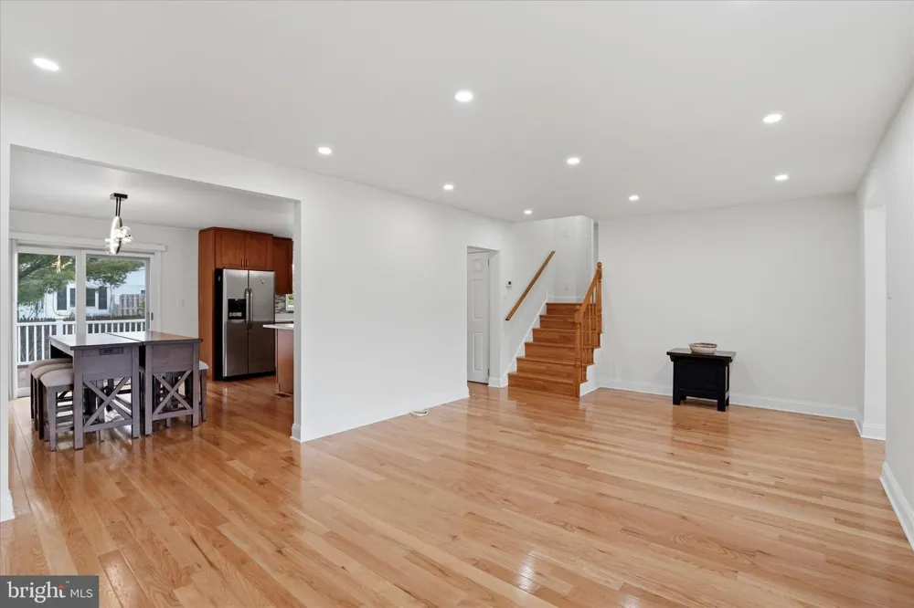 898 CRESTLINE DRIVE Blue Bell, PA 19422