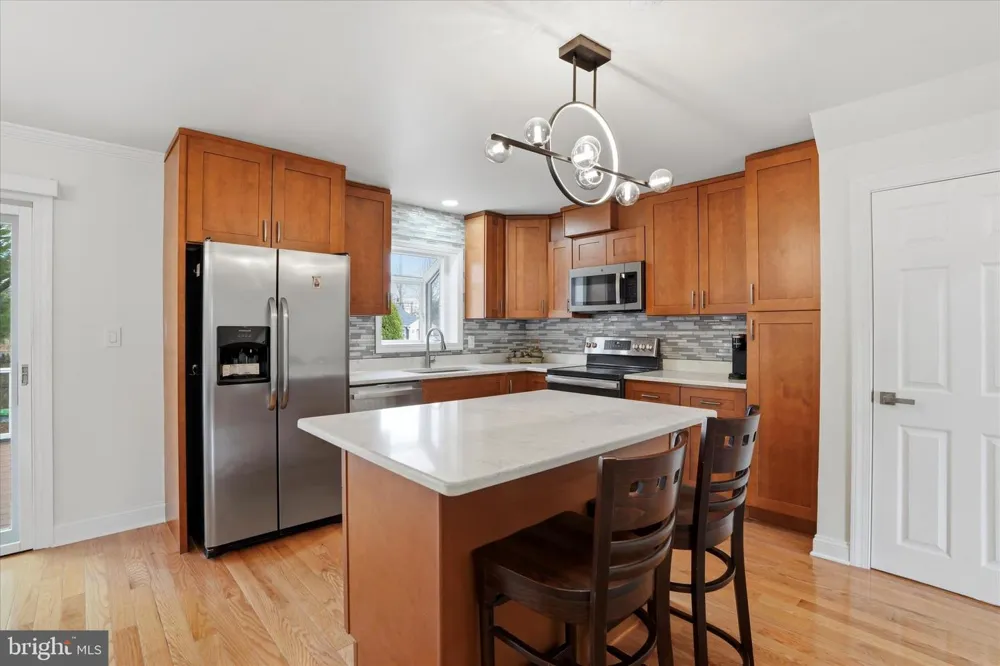 898 CRESTLINE DRIVE Blue Bell, PA 19422