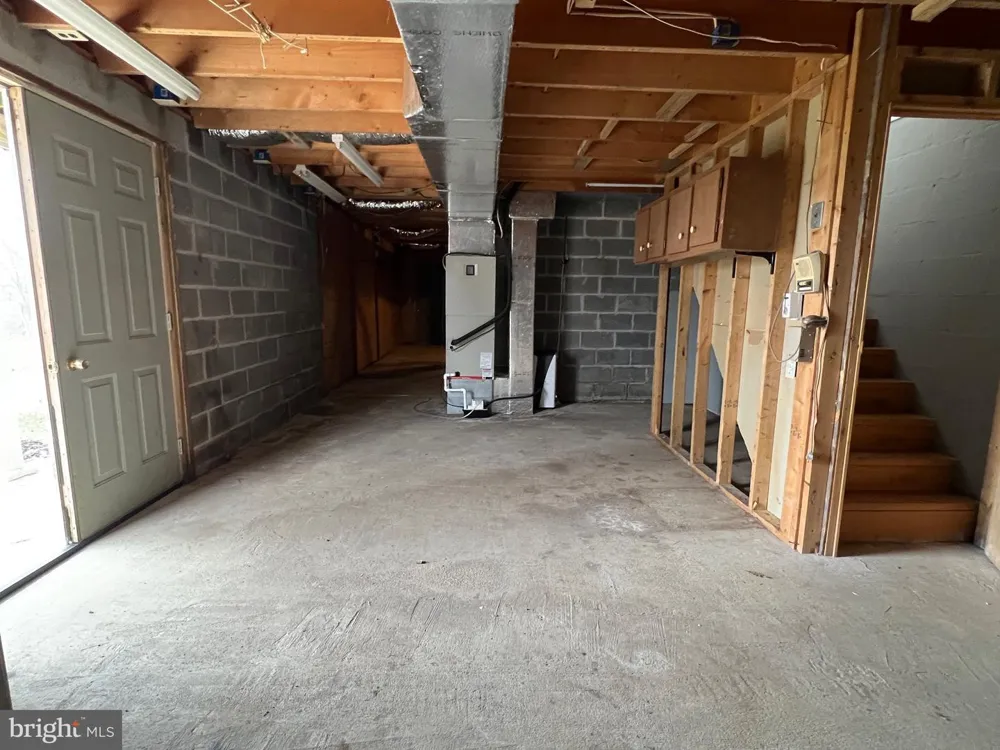 2932 KERNS SCHOOL ROAD Springfield, WV 26763