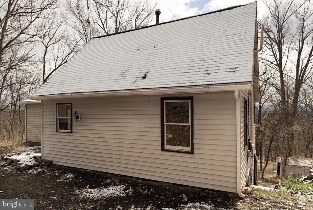 2932 KERNS SCHOOL ROAD Springfield, WV 26763