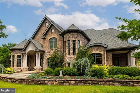 4255 FORTRESS DRIVE